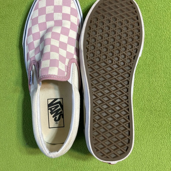 Women’s 7.5 Pink Checkered Slip on Vans. - Picture 4 of 4